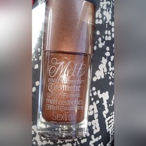 Melt Cosmetics Sex Foil  tan lines